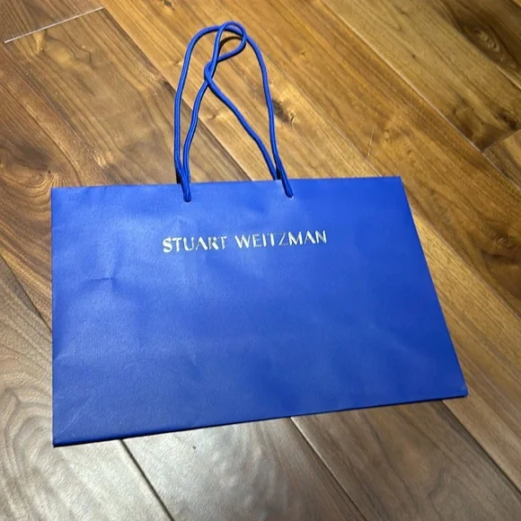 Paper bag. - Picture 1 of 2